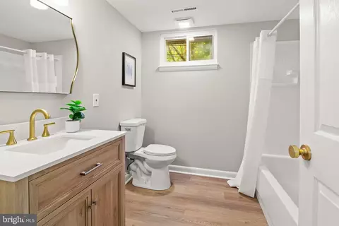 Bath - 507 Williamsburg Ln, Odenton, MD 21113 photo 4 of 4