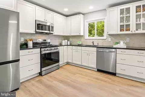 Kitchen - 507 Williamsburg Ln, Odenton, MD 21113 photo 3 of 3