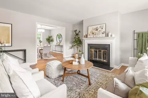Living - 507 Williamsburg Ln, Odenton, MD 21113 photo 5 of 9