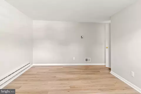 Living - 507 Williamsburg Ln, Odenton, MD 21113 photo 6 of 9