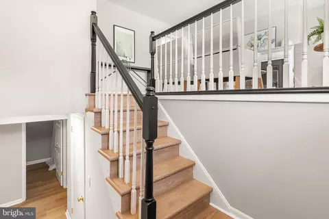 Entry Way - 507 Williamsburg Ln, Odenton, MD 21113 photo 3 of 3