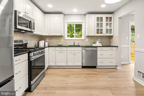 Kitchen - 507 Williamsburg Ln, Odenton, MD 21113 photo 2 of 3