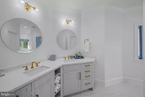 Bath - 14 E Lake Dr, Annapolis, MD 21403 photo 2 of 4