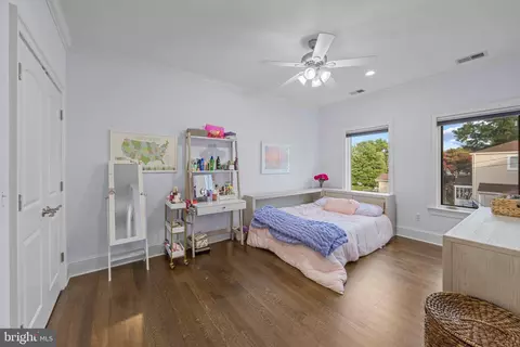 Bedroom - 14 E Lake Dr, Annapolis, MD 21403 photo 4 of 4
