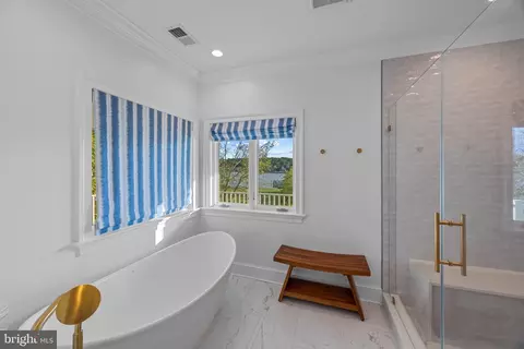 Bath - 14 E Lake Dr, Annapolis, MD 21403 photo 3 of 4