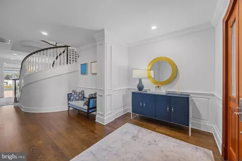 Entry Way - 14 E Lake Dr, Annapolis, MD 21403 photo 1 of 4