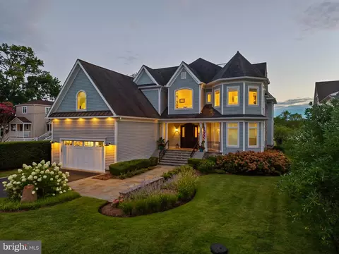Exterior - 14 E Lake Dr, Annapolis, MD 21403 photo 2 of 7