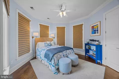 Bedroom - 14 E Lake Dr, Annapolis, MD 21403 photo 1 of 4