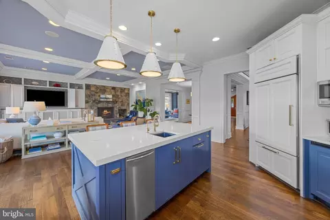 Kitchen - 14 E Lake Dr, Annapolis, MD 21403 photo 2 of 3