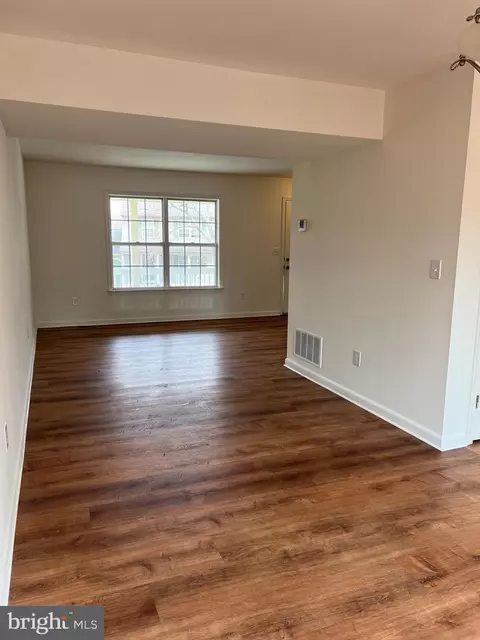 Living - 7772 Old House Rd, Pasadena, MD 21122 photo 1 of 2