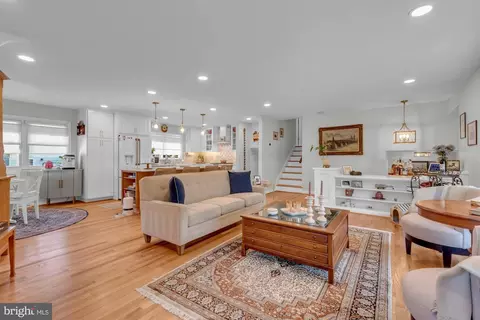 Living - 1 King Ct, Annapolis, MD 21401 photo 1 of 5