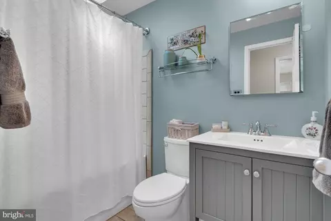 Bath - 1 King Ct, Annapolis, MD 21401 photo 3 of 3