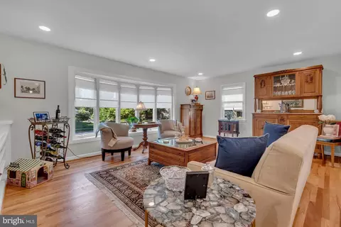 Living - 1 King Ct, Annapolis, MD 21401 photo 3 of 5