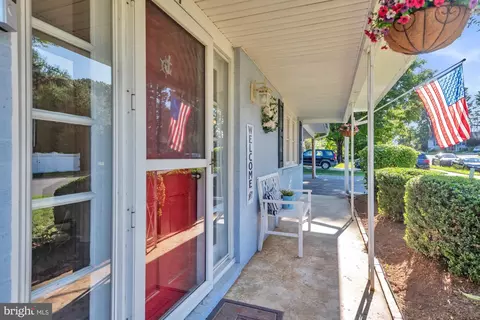 Exterior - 1 King Ct, Annapolis, MD 21401 photo 3 of 14