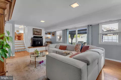 Living - 1 King Ct, Annapolis, MD 21401 photo 5 of 5
