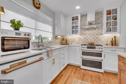 Kitchen - 1 King Ct, Annapolis, MD 21401 photo 3 of 5