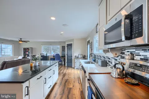 Kitchen - 1813 Potomac Rd, Edgewater, MD 21037 photo 4 of 6