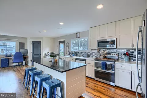 Kitchen - 1813 Potomac Rd, Edgewater, MD 21037 photo 5 of 6