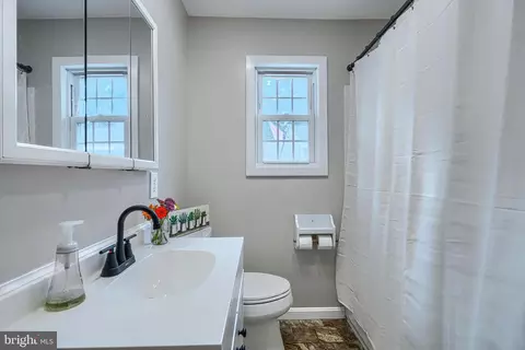 Bath - 1813 Potomac Rd, Edgewater, MD 21037 photo 1 of 5