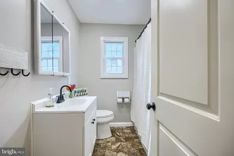 Entry Way - 1813 Potomac Rd, Edgewater, MD 21037 photo 3 of 4