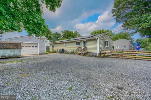 Exterior - 1813 Potomac Rd, Edgewater, MD 21037 photo 2 of 6