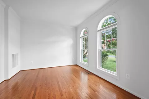 Living - 1702 Jonafree Ct, Odenton, MD 21113 photo 4 of 5