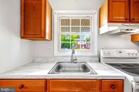 Kitchen - 1319 Tenbrook Rd, Odenton, MD 21113 photo 3 of 3