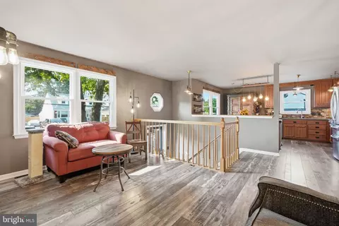 Entry Way - 224 Asbury Rd, Pasadena, MD 21122 photo 1 of 3