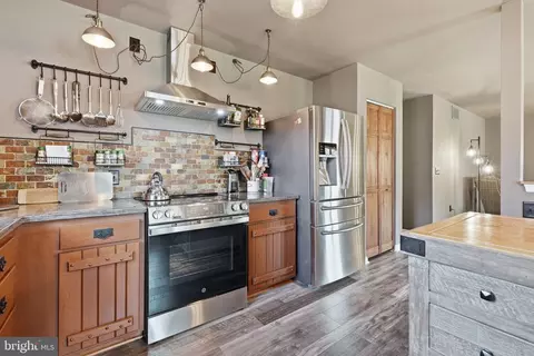 Kitchen - 224 Asbury Rd, Pasadena, MD 21122 photo 3 of 3