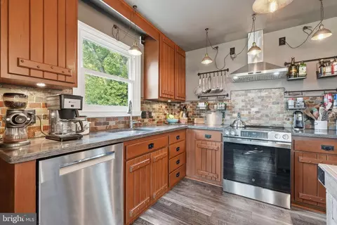 Kitchen - 224 Asbury Rd, Pasadena, MD 21122 photo 2 of 3