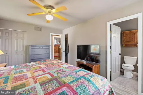 Bedroom - 224 Asbury Rd, Pasadena, MD 21122 photo 4 of 5