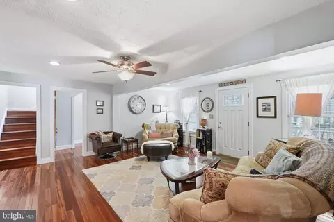 Entry Way - 1623 Shore Dr, Edgewater, MD 21037 photo 1 of 3