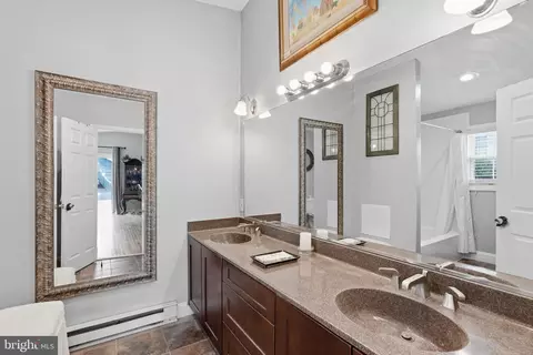 Bath - 1623 Shore Dr, Edgewater, MD 21037 photo 1 of 2