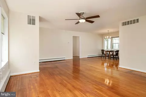 Living - 3 Sheridan Rd, Arnold, MD 21012 photo 4 of 11