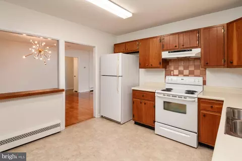 Kitchen - 3 Sheridan Rd, Arnold, MD 21012 photo 4 of 6