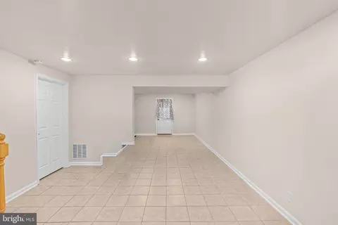Entry Way - 7905 Marydell Ave, Pasadena, MD 21122 photo 3 of 3
