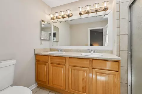 Bath - 8152 Hazy Dawn Ct, Pasadena, MD 21122 photo 4 of 6