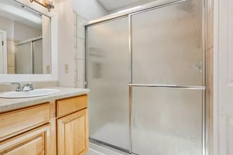 Bath - 8152 Hazy Dawn Ct, Pasadena, MD 21122 photo 3 of 6