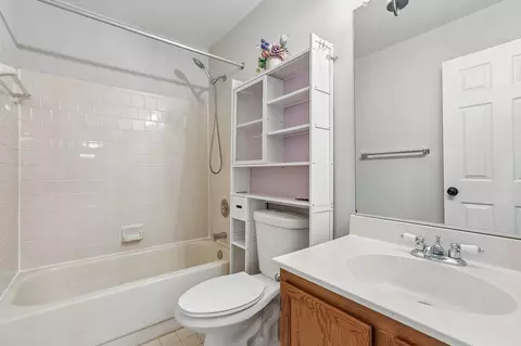 Bath - 8152 Hazy Dawn Ct, Pasadena, MD 21122 photo 2 of 6
