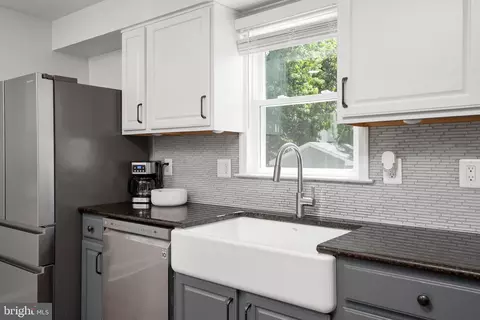 Kitchen - 249 Harlem Rd, Pasadena, MD 21122 photo 2 of 3