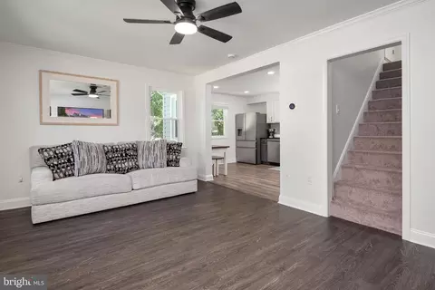 Entry Way - 249 Harlem Rd, Pasadena, MD 21122 photo 1 of 6