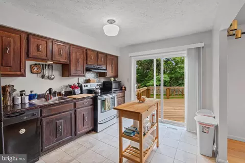 Kitchen - 1238 Holmespun Dr, Pasadena, MD 21122 photo 3 of 3