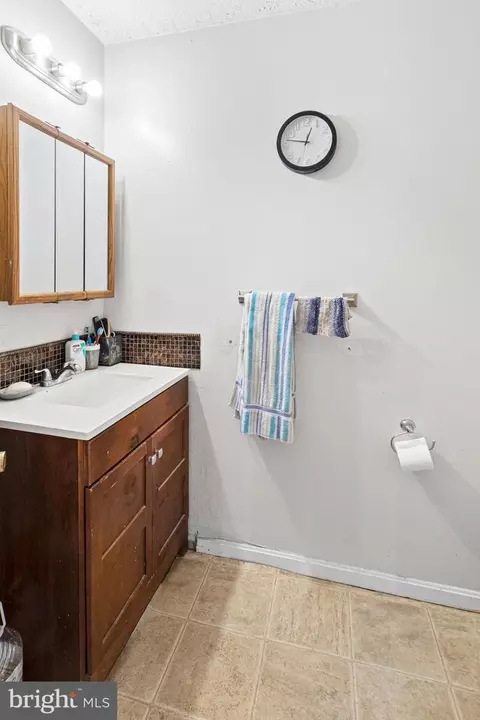Bath - 1238 Holmespun Dr, Pasadena, MD 21122 photo 4 of 5