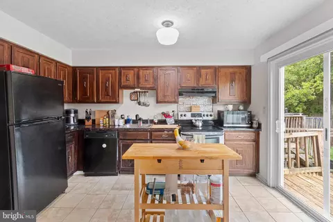 Kitchen - 1238 Holmespun Dr, Pasadena, MD 21122 photo 1 of 3