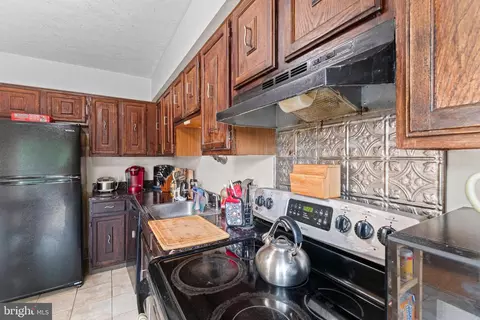 Kitchen - 1238 Holmespun Dr, Pasadena, MD 21122 photo 2 of 3