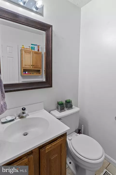 Bath - 1238 Holmespun Dr, Pasadena, MD 21122 photo 2 of 5