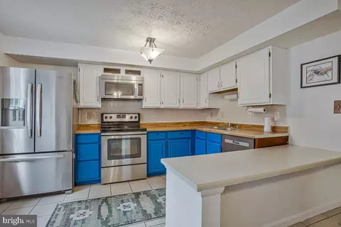 Kitchen - 8061 Croydon Way, Pasadena, MD 21122 photo 2 of 3