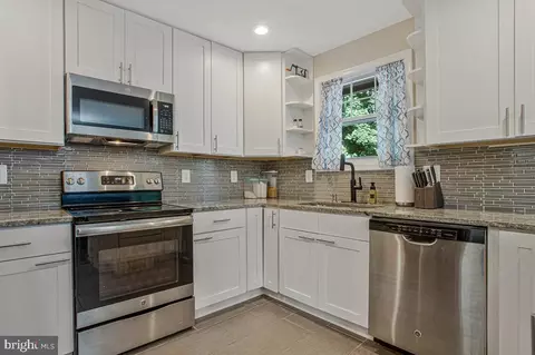 Kitchen - 802 207th St, Pasadena, MD 21122 photo 3 of 5