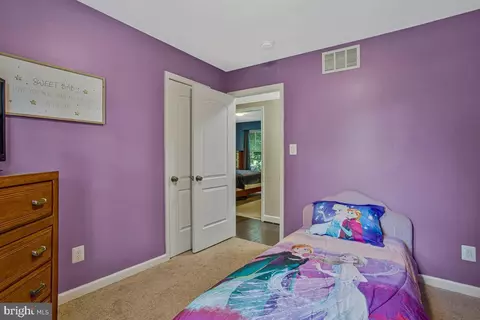 Bedroom - 802 207th St, Pasadena, MD 21122 photo 4 of 6