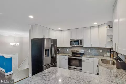 Kitchen - 802 207th St, Pasadena, MD 21122 photo 2 of 5
